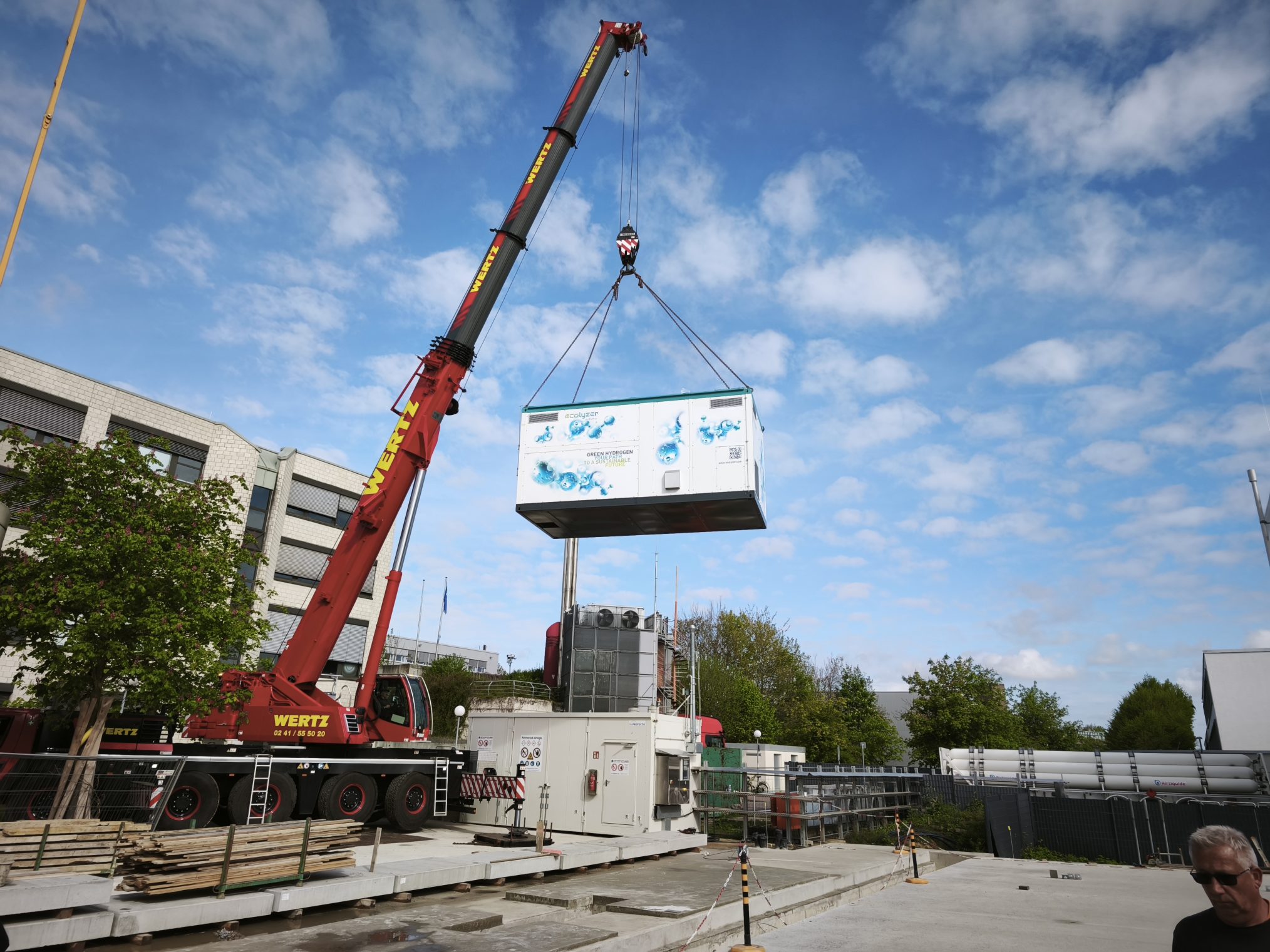Delivery of the 0,5 MW electrolyzer to RWTH Aachen